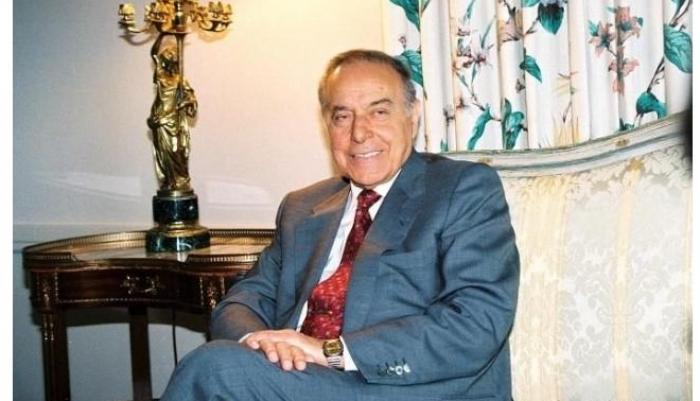Heydər Əliyev <abbr>-</abbr> dövlətin rəmzinə çevrilmiş ilk siyasi lider <abbr>-</abbr> Elnarə Akimova