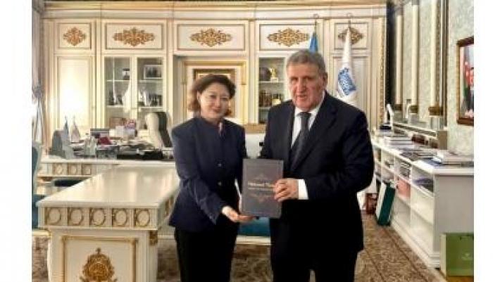 Академик Иса Габиббейли встретился с профессором Актоты Раимкуловой