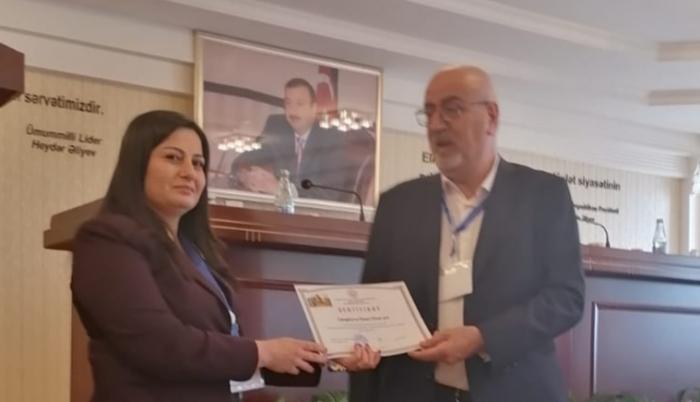 Dosent Elnarə Qaragözova “Gəncədən başlayan dövlətçilik səlnaməsi” mövzusunda keçirilən respublika elmi konfransının plenar iclasında çıxış etmişdir