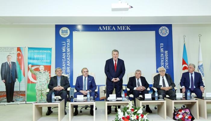AMEA<abbr>-</abbr>da Xalq şairi Sabir Rüstəmxanlının “Seçilmiş əsərləri”nin 15 cildliyinin təqdimatı olub