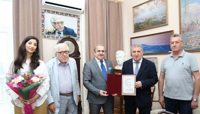 Akademik İsa Həbibbəyliyə Rəsul Rza mükafatı təqdim edilib