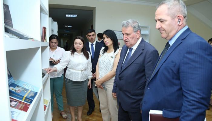 Ədəbiyyat İnstitutunda yarım ilin yekunları və qarşıya qoyulan vəzifələr müzakirə olundu