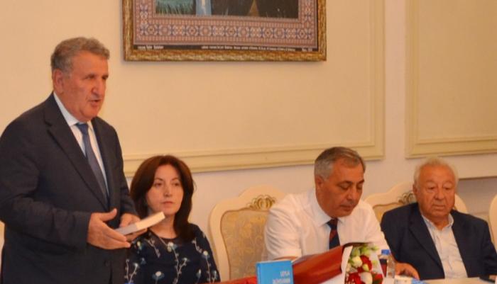 Salidə Şərifovanın “Leyla Əliyevanın poetik dünyası” kitabının təqdimatı keçirilib
