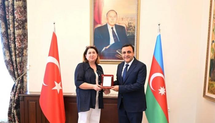 Nizamişünas alim Azərbaycan Mədəniyyət Mərkəzinin “Fəxri mükafat”ı ilə təltif edilib
